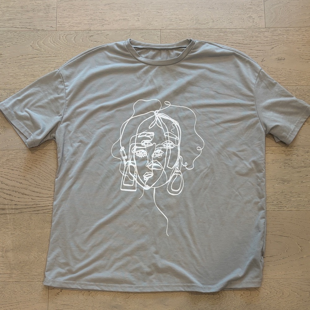 Minimal Line Art Face Graphic Tee - Light Gray